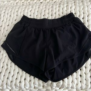 black lululemon hotty hot shorts